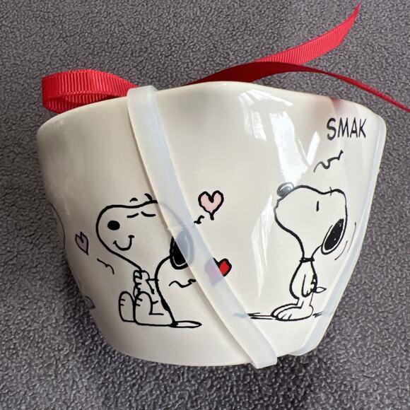 Rae Dunn x Peanut’s Snoopy Valentines Day 4 Piece Nesting Measuring Cup Set NEW - Picture 1 of 7